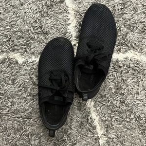 New Balance Black Tennis Shoes